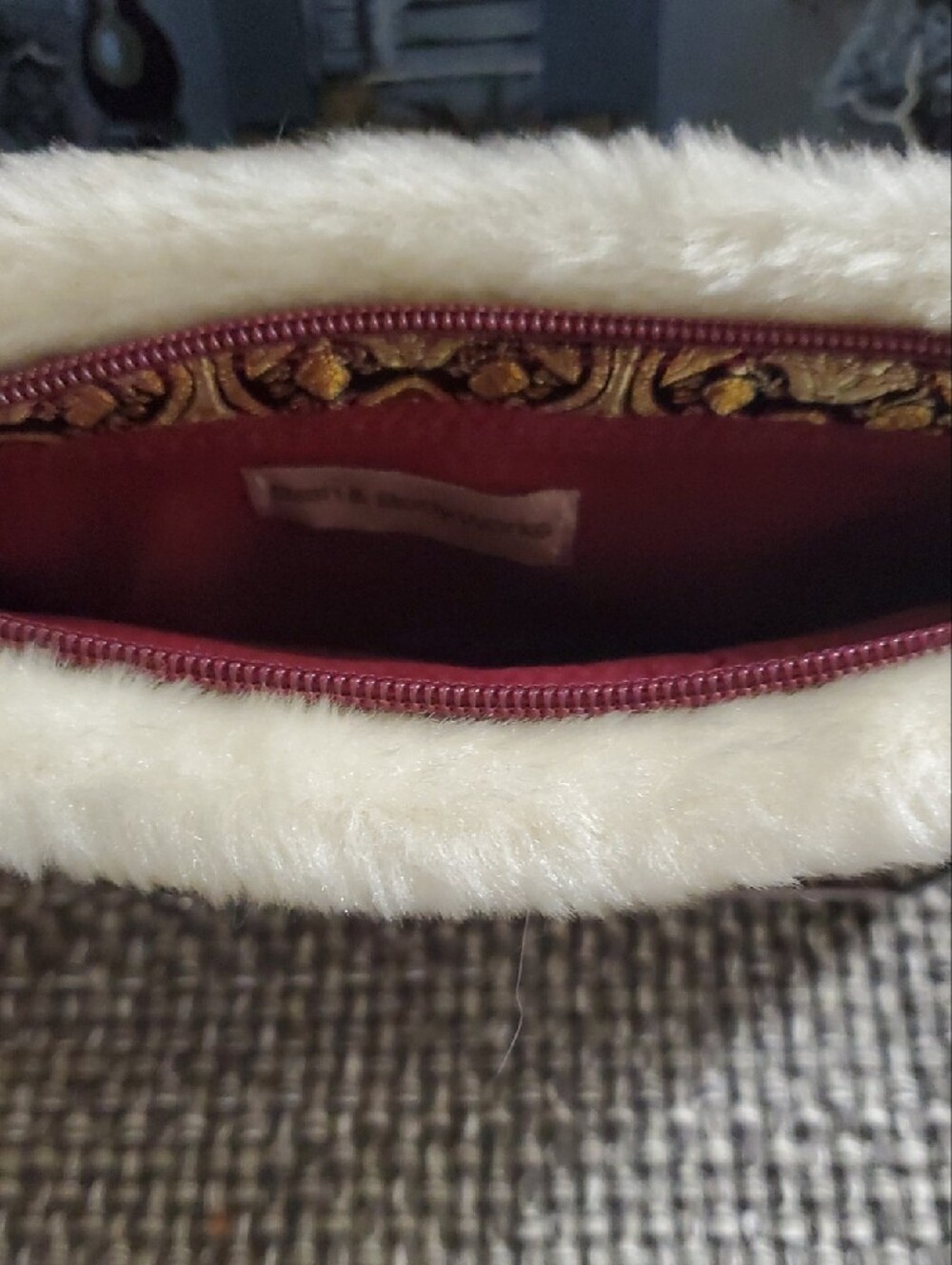 Bath & Body Works Red and Gold Faux Fur-Trim Cosmetic Pouch With  Goodies Inside - Picture 6 of 6